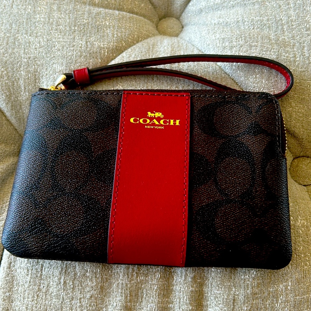 Coach wristlet 4 inches tall x 6‎ 1/2 wide